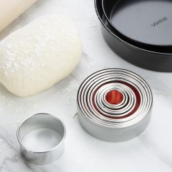 Vogue Round Plain Pastry Cutter Set (11 pack)